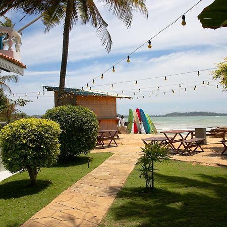 Alma Beach Hotel Weligama Exteriör bild