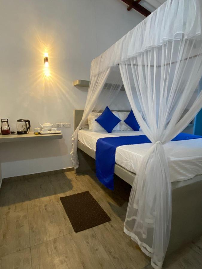 Alma Beach Hotel Weligama Exteriör bild