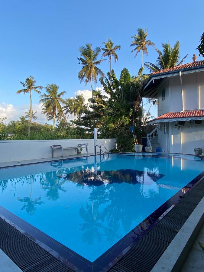 Alma Beach Hotel Weligama Exteriör bild