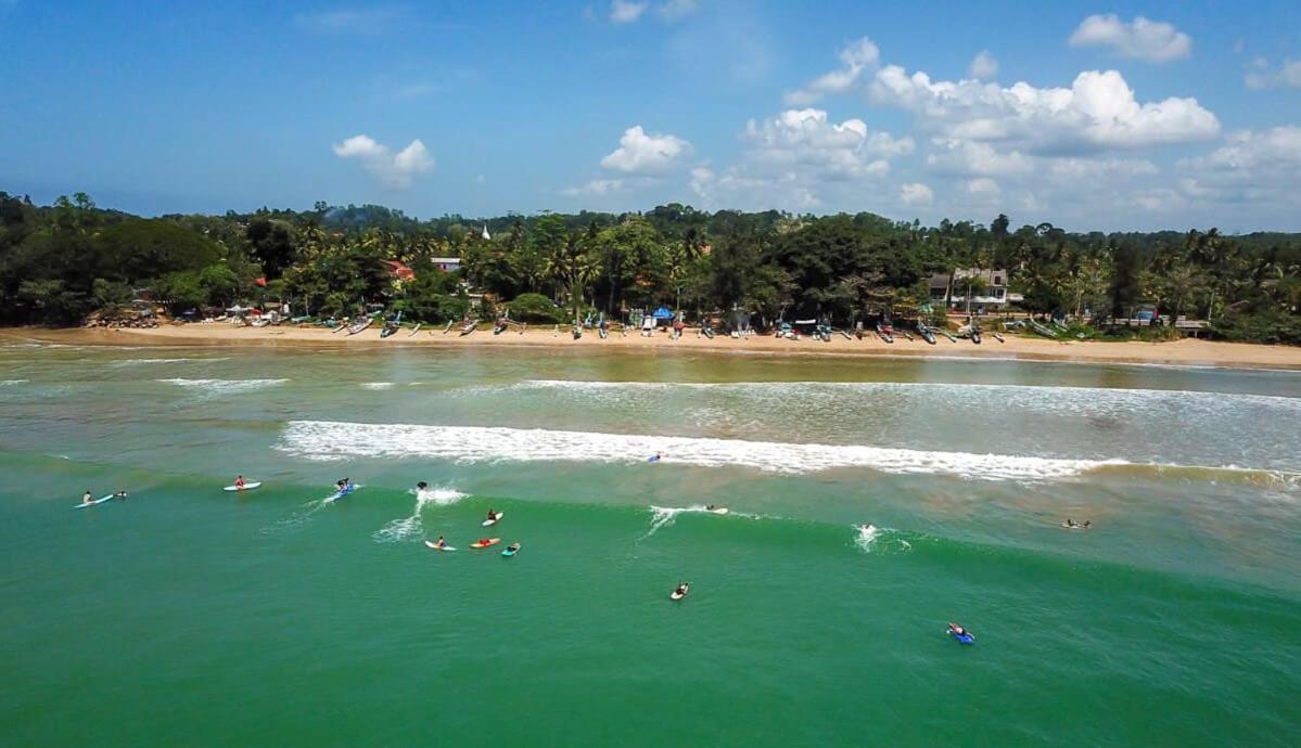 Alma Beach Hotel Weligama Exteriör bild