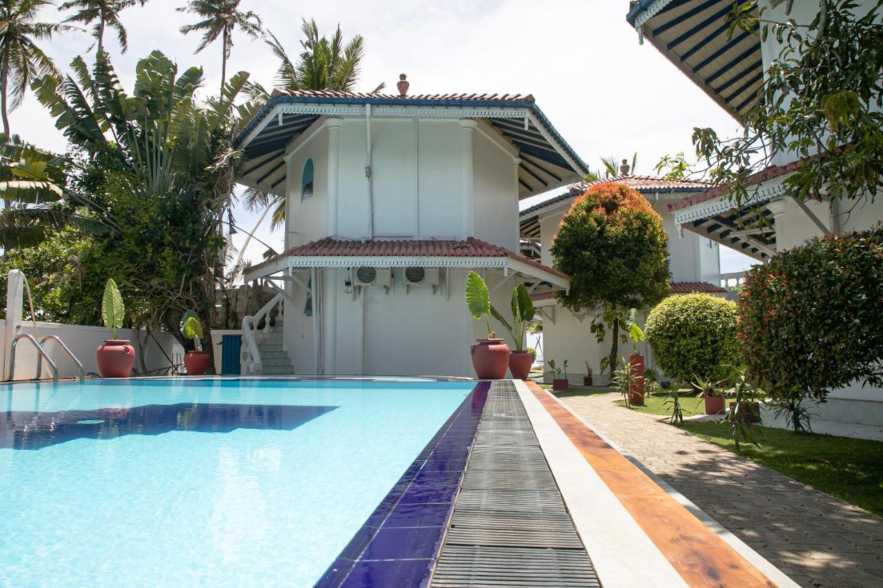 Alma Beach Hotel Weligama Exteriör bild