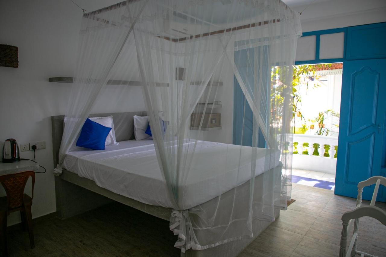 Alma Beach Hotel Weligama Exteriör bild