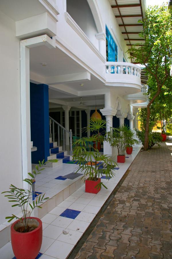 Alma Beach Hotel Weligama Exteriör bild