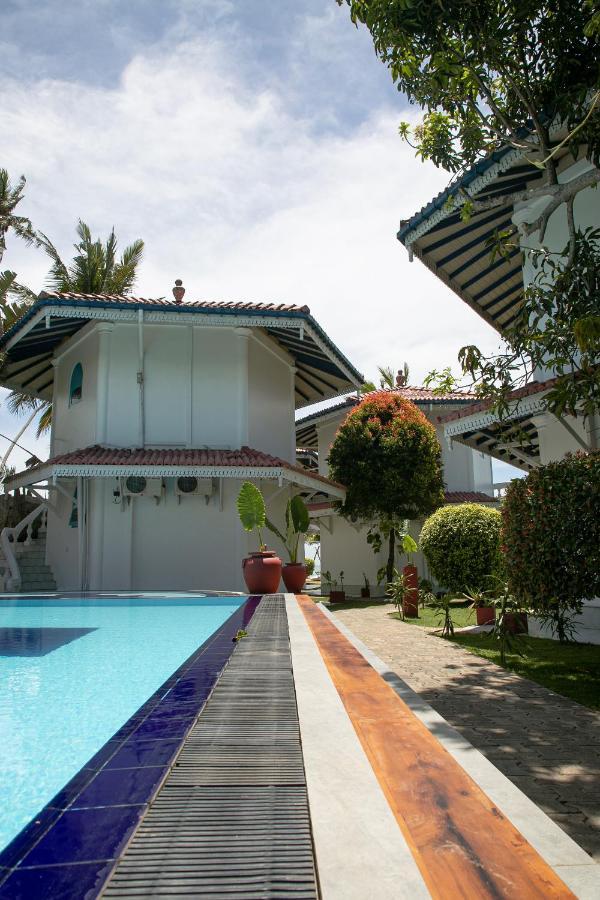 Alma Beach Hotel Weligama Exteriör bild
