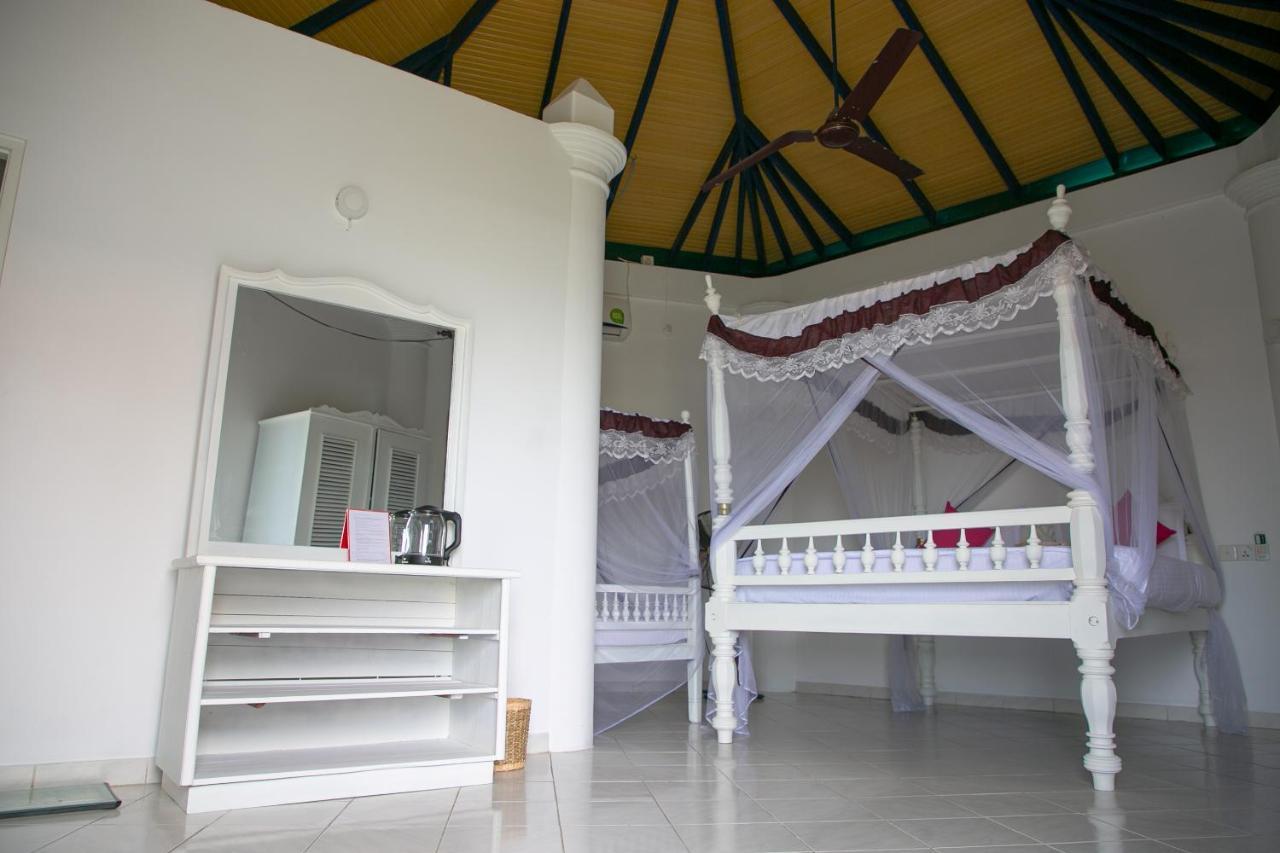 Alma Beach Hotel Weligama Exteriör bild