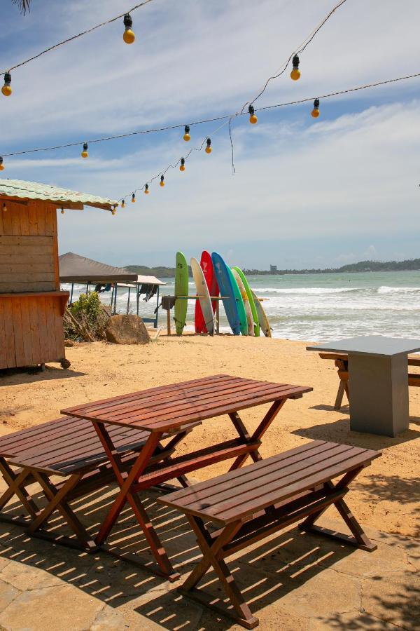 Alma Beach Hotel Weligama Exteriör bild